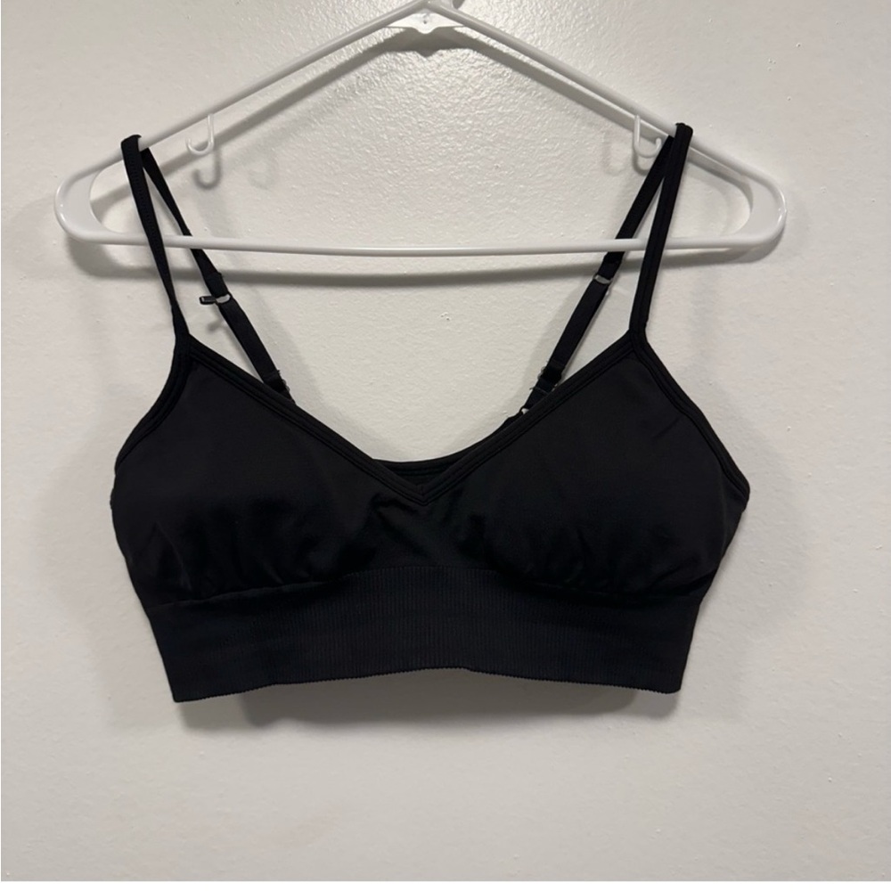 Lululemon athletica black sports bra! Women’s size 10!